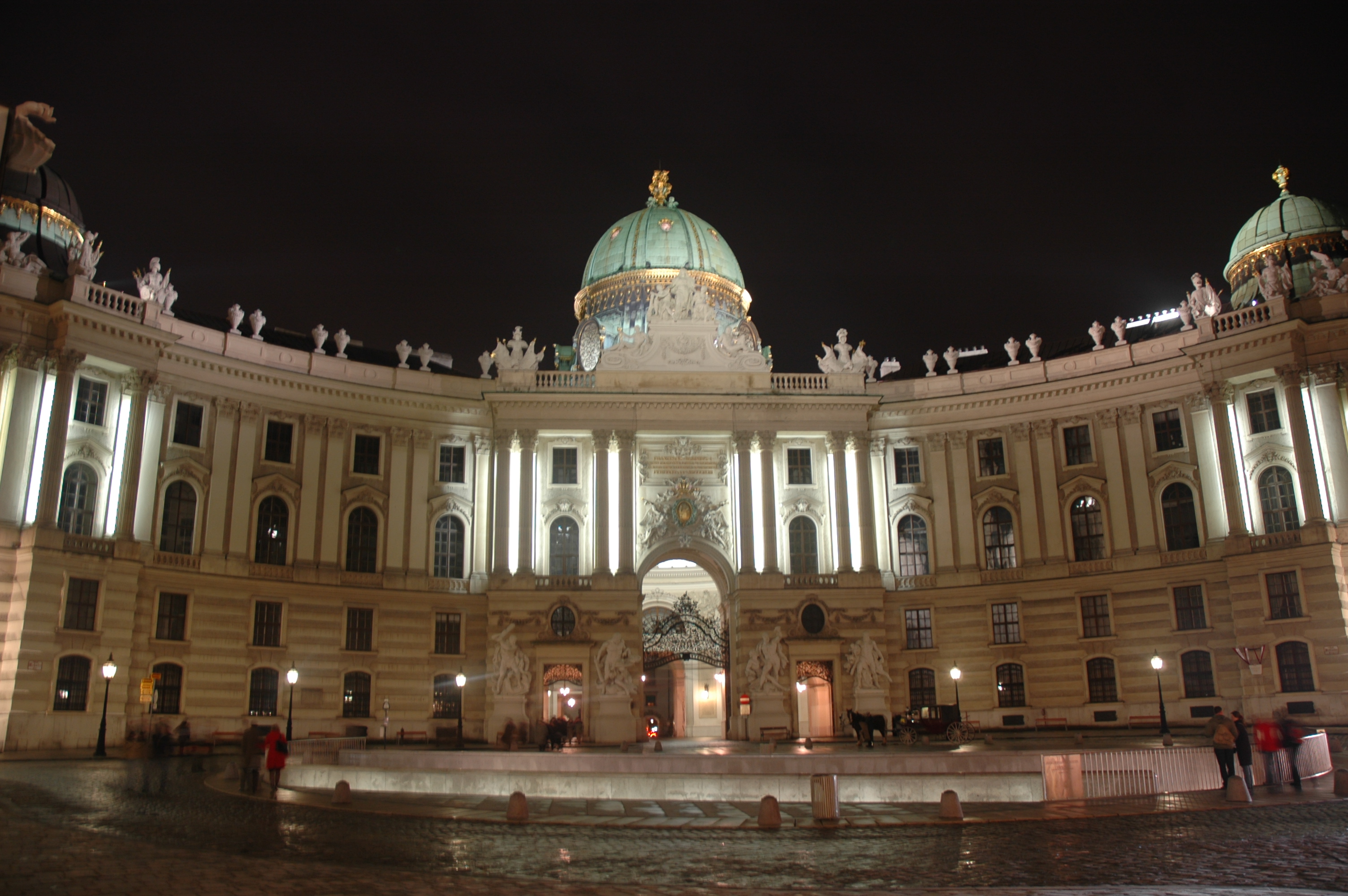 20050312-7588 Hofburg_palace_at_night