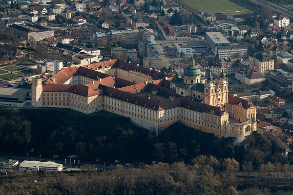 800px-melk abbey_aerial_view_001