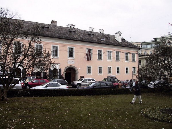 800px-tanzmeisterhaus in_salzburg